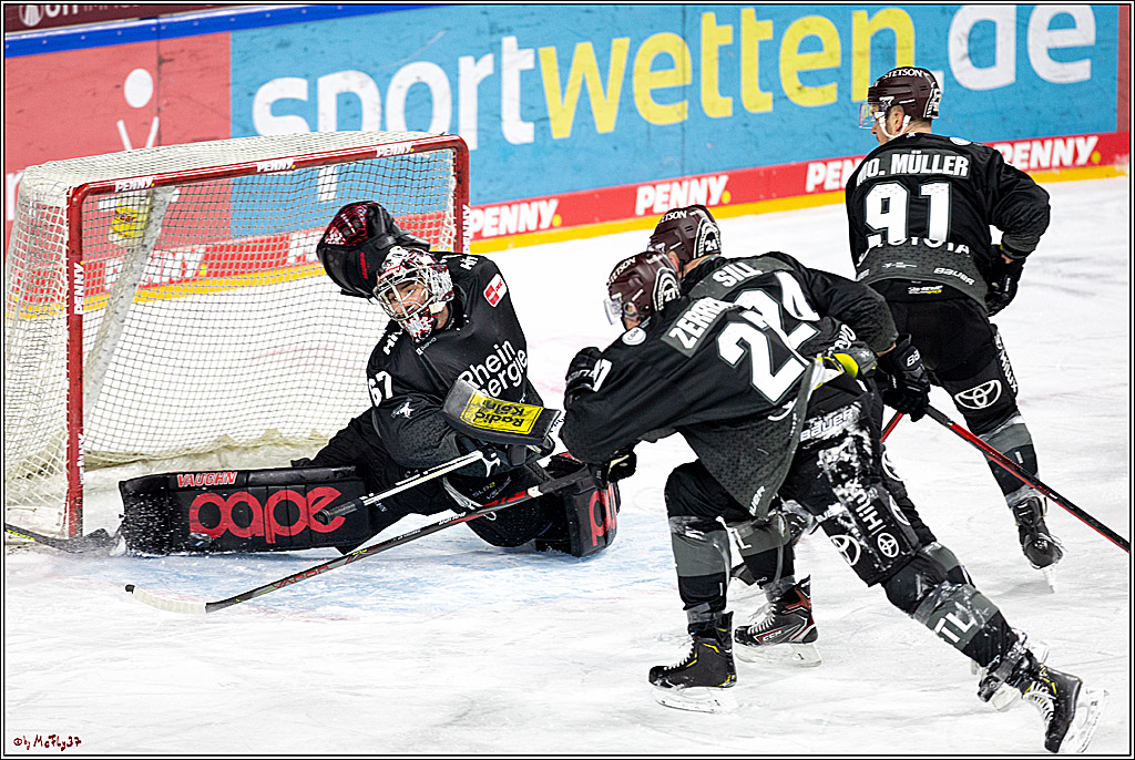 PENNY DEL;  Koelner Haie - Wolfsburg Grizzlys; Koeln, 17.03.2021